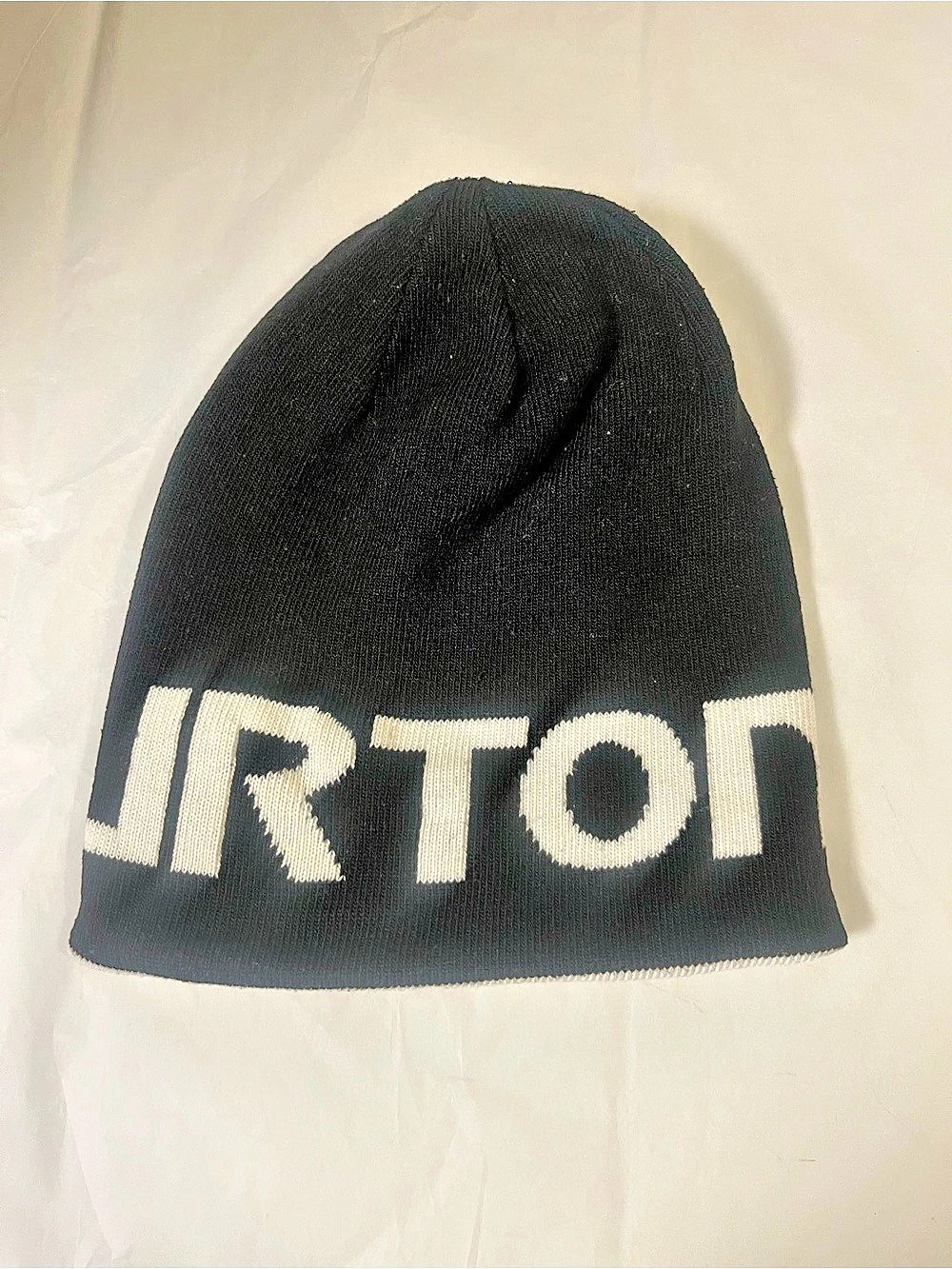 Vintage 2000” Burton Billboard Reversible Beanie Black & White